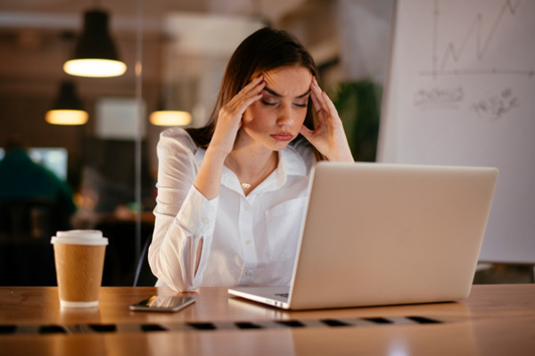 bicapa Cincuenta Fuera Cómo combatir el estrés laboral? 8 Señales de que sufres de demasiado estrés  en el trabajo - MundoPsicologos.com