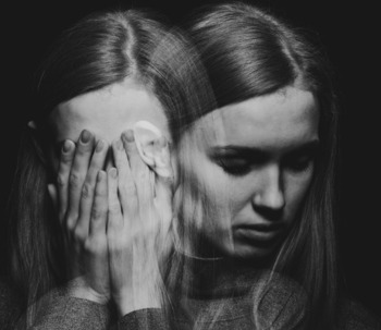 Trastorno de despersonalización: Síntomas, causas y tratamiento de la sensación de irrealidad