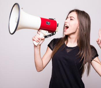 ¿Cómo hablar en público? 10 Técnicas de oratoria para superar este miedo