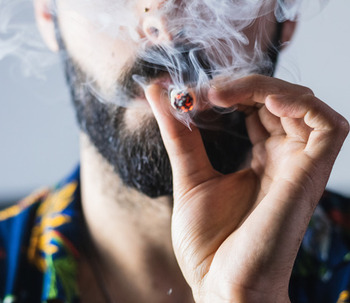 ¿Cómo dejar de fumar 'porros'? 5 Consejos para apartar la marihuana de tu vida