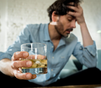 ¿Cómo dejar el alcohol? 11 Métodos efectivos y 9 beneficios de dar este paso