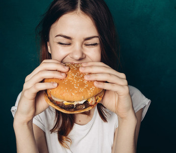 10 Efectos de la comida basura en nuestro cerebro y mente