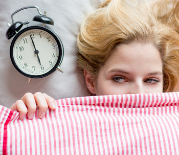 ¿Por qué es malo apagar el despertador y poner varias alarmas? Descubre sus consecuencias
