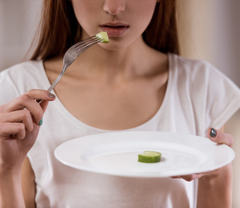 ¿Qué es la permarexia? 9 Síntomas que indican una 'obsesión por contar calorías'
