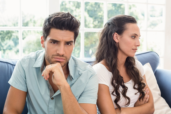 Por qué mi pareja está distante? 8 Motivos y cómo hacer reaccionar a tu  pareja 