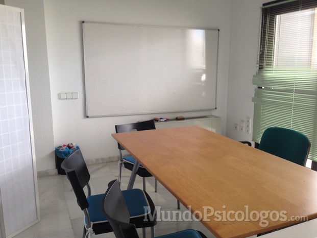 Psicólogo en Ibiza César Cofrade espacio para talleres grupales